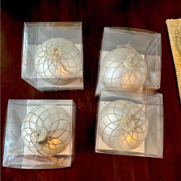 Barnes and Noble - Picture 4 of 4